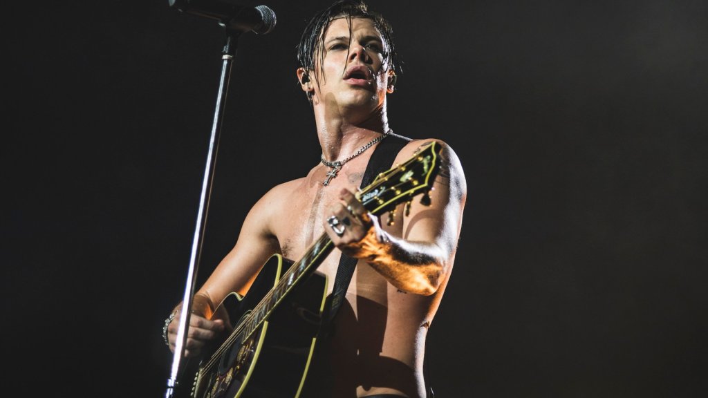Yungblud annule les dates restantes de sa tournée 2025 après un examen médical
