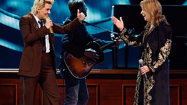 Brandi Carlile chante « When I Call Your Name » de Vince Gill aux CMAs 2025