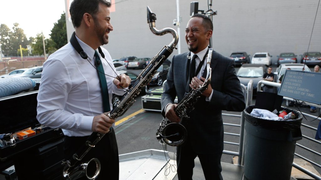 Jimmy Kimmel revient après le décès de Cleto Escobedo III, chef d’orchestre de l’émission Jimmy Kimmel revient après le décès de Cleto Escobedo III, chef d’orchestre de l’émission