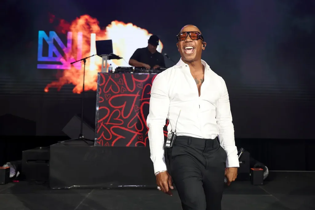 50 Cent dépense des milliers pour provoquer Ja Rule dans la vie réelle 50 Cent dépense des milliers pour provoquer Ja Rule dans la vie réelle