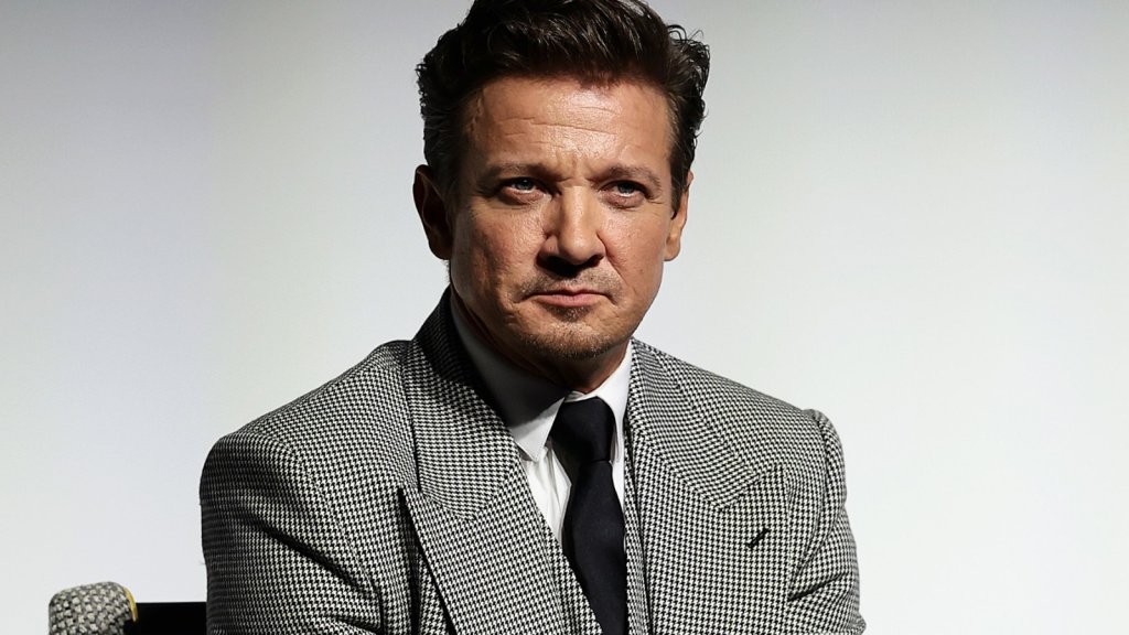 Un réalisateur déclare que Jeremy Renner lui a envoyé des photos intimes non sollicitées