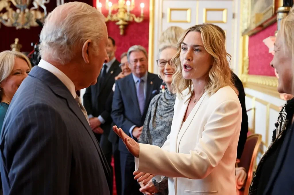 Kate Winslet rencontre King Charles : le haut transparent de l’actrice n’a pas distrait le roi Kate Winslet rencontre King Charles : le haut transparent de l’actrice n’a pas distrait le roi