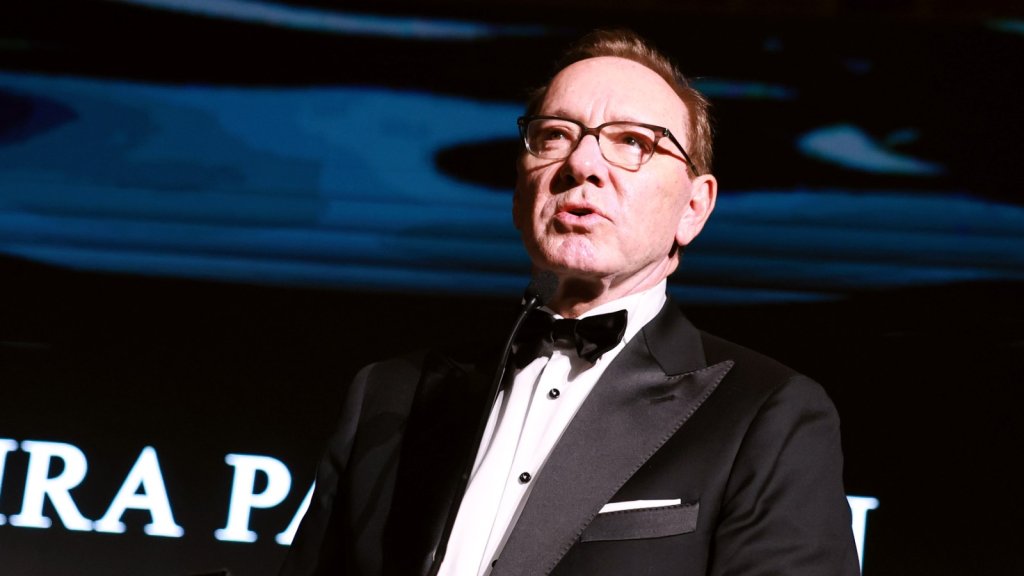 Kevin Spacey affirme qu’il n’est pas sans domicile après une interview virale