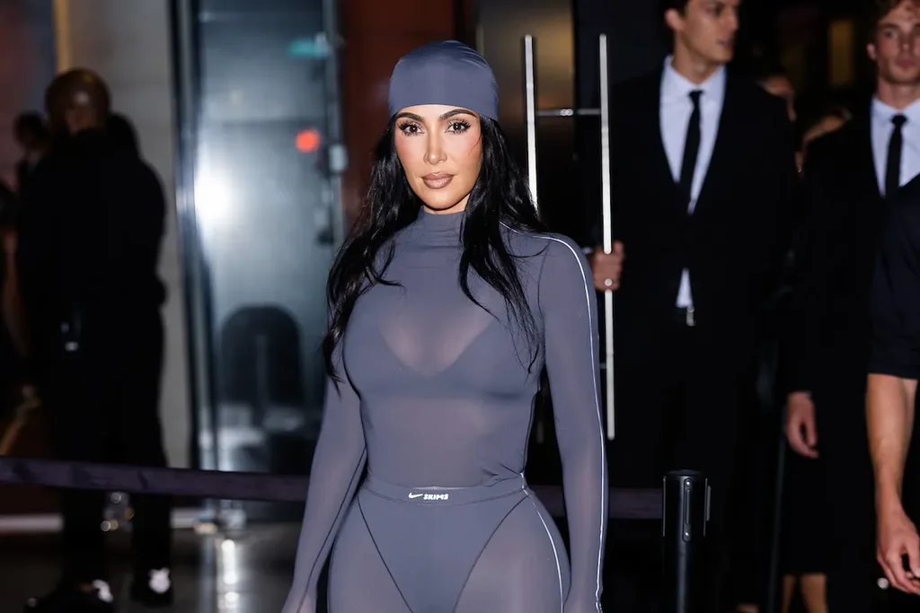 Skims de Kim Kardashian : Une évolution vers une marque axée sur la vente en magasin Skims de Kim Kardashian : Une évolution vers une marque axée sur la vente en magasin