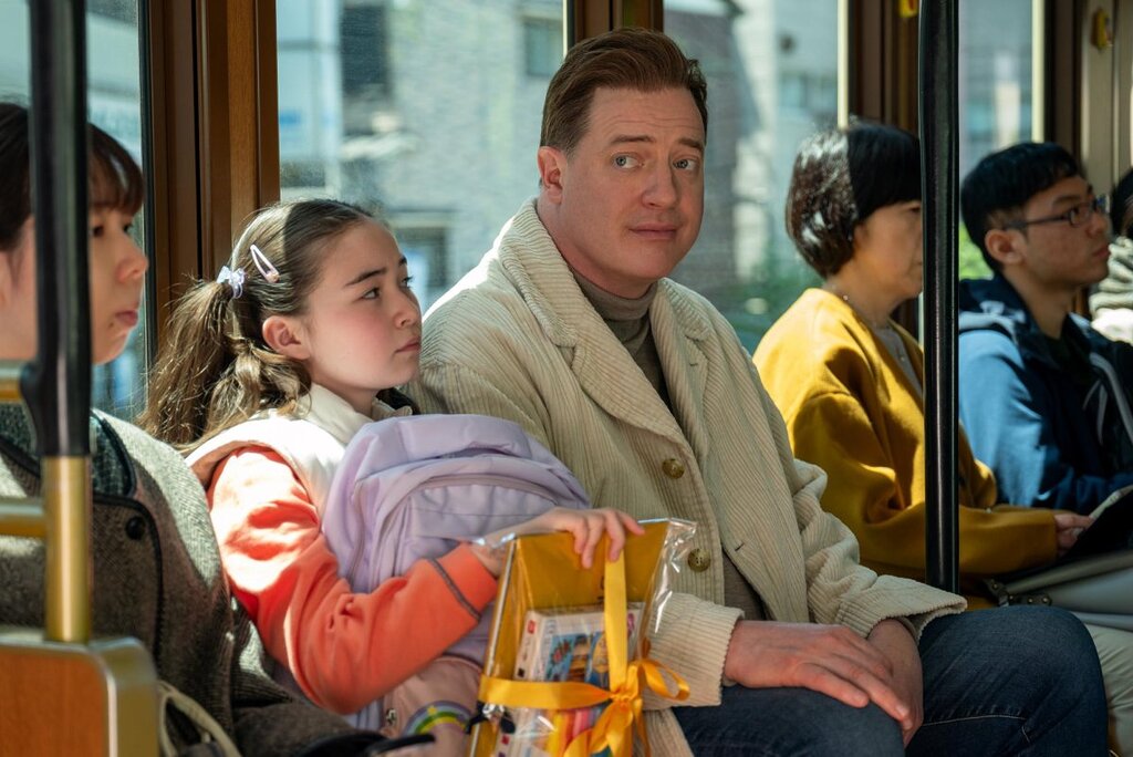 Critique de film : Brendan Fraser brille par sa sincérité dans « Rental Family »