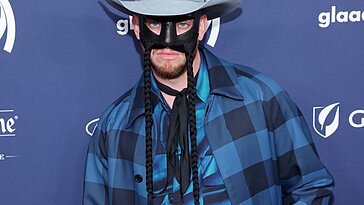 Découvrez le nouvel EP « Drift Away » d’Orville Peck et sa vidéo musicale dès maintenant