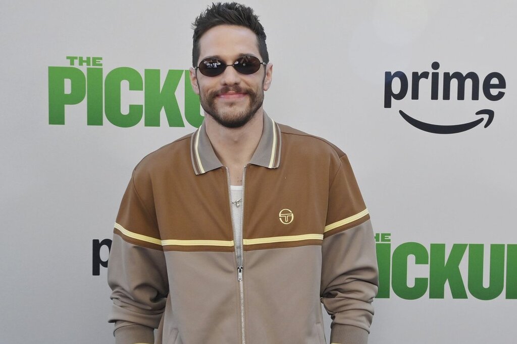 Pete Davidson parle de l’achat d’un ferry avec Colin Jost lors de son retour à « SNL » Pete Davidson parle de l’achat d’un ferry avec Colin Jost lors de son retour à « SNL »