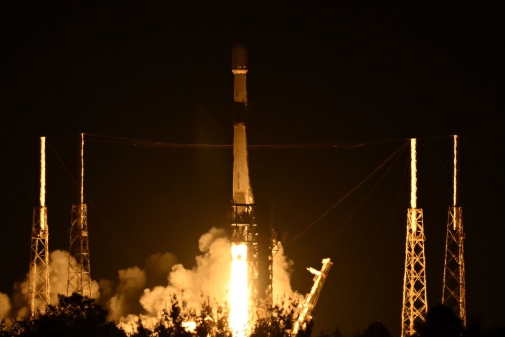 SpaceX envoie 28 satellites en orbite basse, marquant un progrès dans l’exploration spatiale