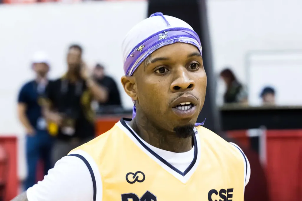 Tory Lanez doit 20 000 $ aux avocats de Megan Thee Stallion après son comportement au procès