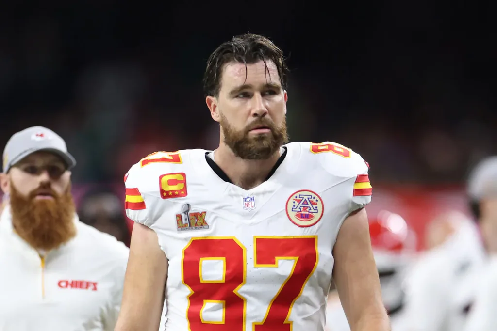 Les anciens tweets de Travis Kelce réapparaissent après la suppression du compte de son ex, Kayla Nicole Les anciens tweets de Travis Kelce réapparaissent après la suppression du compte de son ex, Kayla Nicole