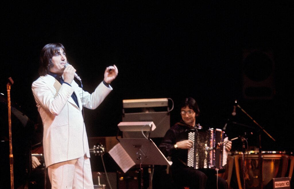 Composer une chanson drôle est un vrai défi