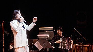 Composer une chanson drôle est un vrai défi