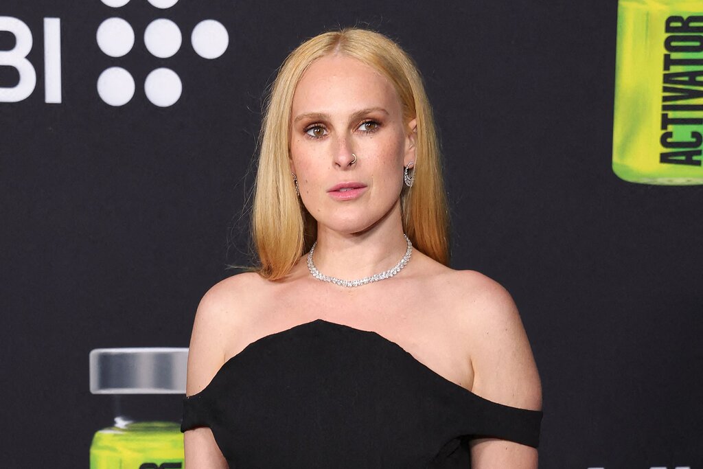 Bien qu’il ne reconnaisse pas sa fille Rumer, Bruce Willis garde toujours une lueur en lui Bien qu’il ne reconnaisse pas sa fille Rumer, Bruce Willis garde toujours une lueur en lui