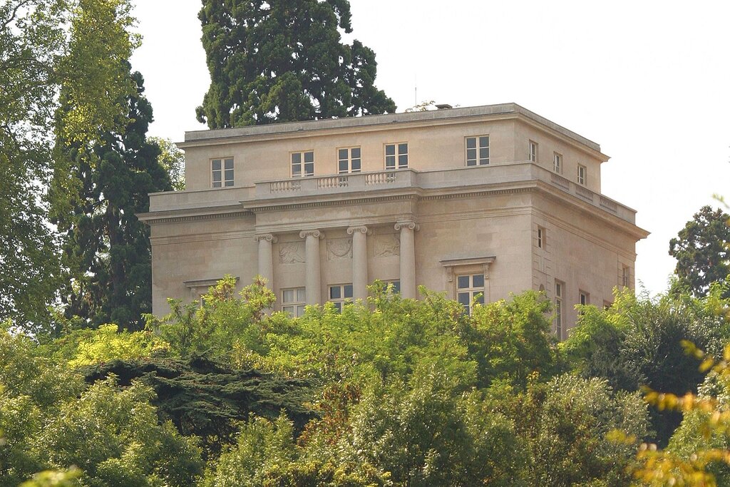 Le pavillon de musique de Louveciennes, symbole de l’amour entre Louis XV et Mme du Barry, est désormais la propriété de Xavier Niel