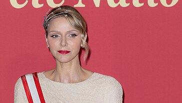 Quatorze ans après, la princesse Charlène porte sa tiare de mariage et une robe blanche pour Monaco