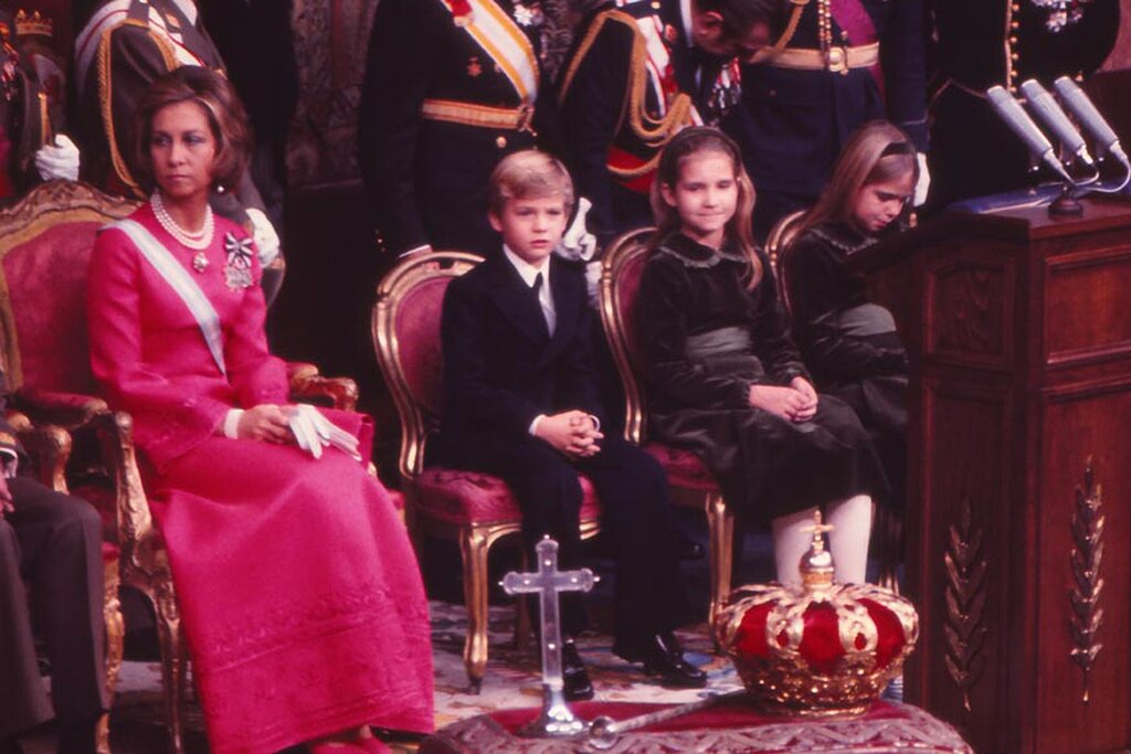 Il y a 50 ans, Elena, Cristina et Felipe voyaient leur père Juan Carlos monter sur le trône d’Espagne