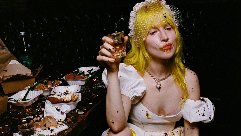Hayley Williams révèle une nouvelle chanson, « Showbiz », issue de son projet « Ego Death »