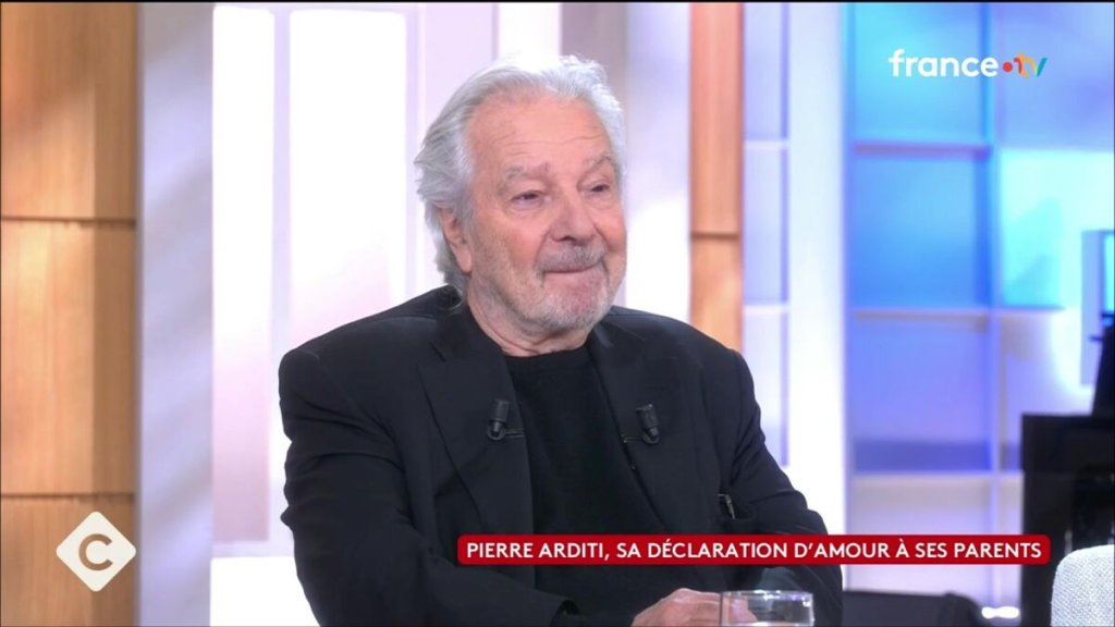 Pierre Arditi explique pourquoi il dort séparément de son épouse Évelyne Bouix depuis 40 ans