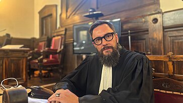 L’accusé a requis que son avocat ne le représente pas lors du procès