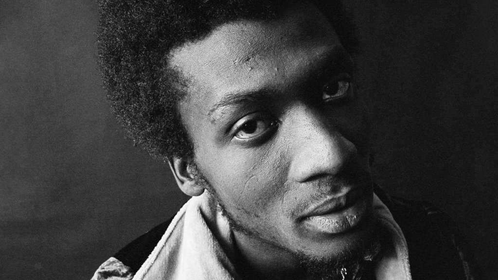 Les titres marquants du reggae incluent Harder They Come et Many Rivers to Cross