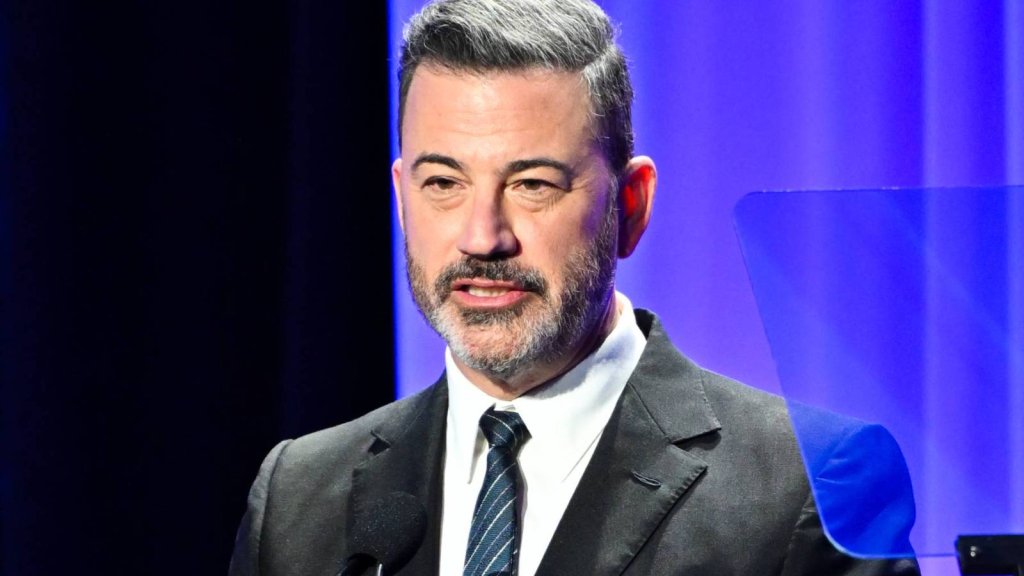 Jimmy Kimmel lance une banque alimentaire pour aider ceux affectés par la baisse des aides alimentaires Jimmy Kimmel lance une banque alimentaire pour aider ceux affectés par la baisse des aides alimentaires