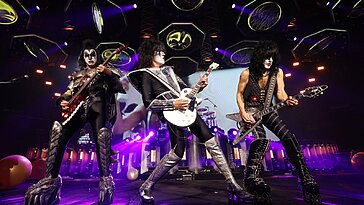 Le procès sur la mort du technicien guitare de Kiss due au Covid est maintenant terminé