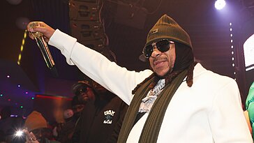 Max B joue au concert de Brandy et Monica à New York, peu après sa libération de prison