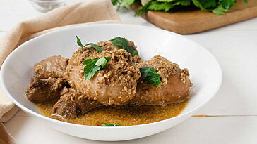 Recette géorgienne de Noël : Satsivi de dinde aux noix