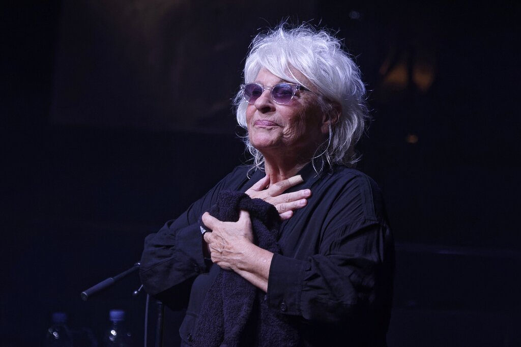 Catherine Lara se confie librement sur Les Enfoirés, la Star Ac et Âge tendre et tête de bois