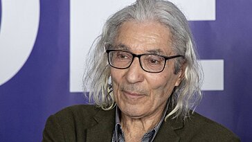 Ce soir, l’écrivain prend la parole pour la première fois