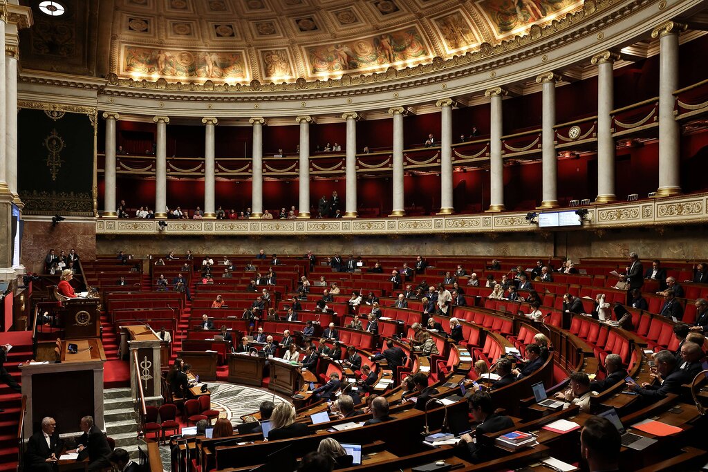 L’Assemblée nationale suspend la réforme L’Assemblée nationale suspend la réforme