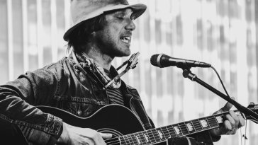 Les amis de Todd Snider se souviennent du chanteur et compositeur avec des anecdotes émouvantes