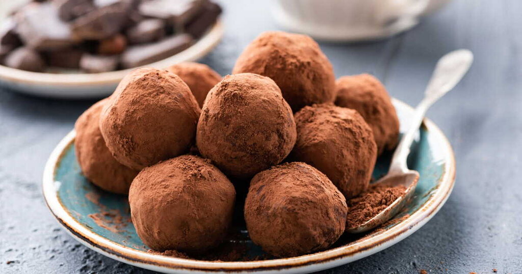 Découvrez une recette simple de truffes au chocolat, parfaites à offrir ou partager pour Noël