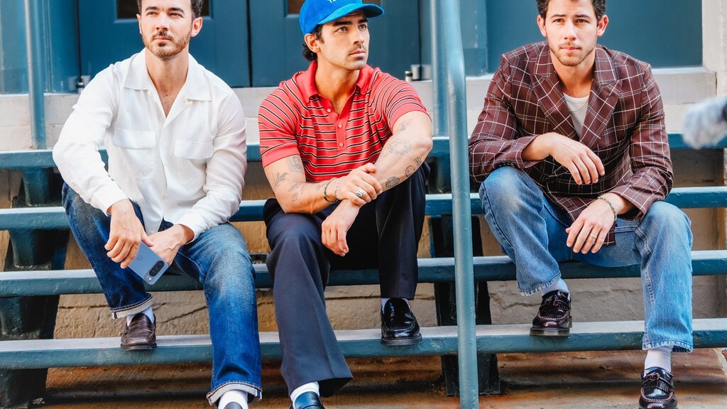 Les Jonas Brothers parlent de leur célébrité adolescente et des discussions étranges sur leur vie sexuelle