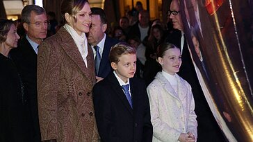 La princesse Gabriella porte une tenue de fête élégante en Dior, affichant un style luxueux et raffiné