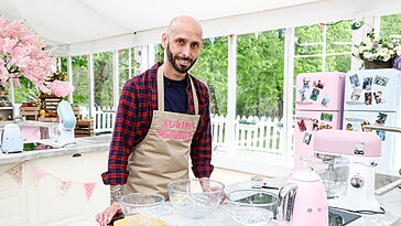 Meilleur pâtissier 2025 : Adrien éliminé en mémoire d’un proche disparu l’an passé