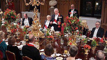 Que Charles III et Camilla ont-ils offert aux 100 invités du banquet d’État pour le couple présidentiel allemand ?