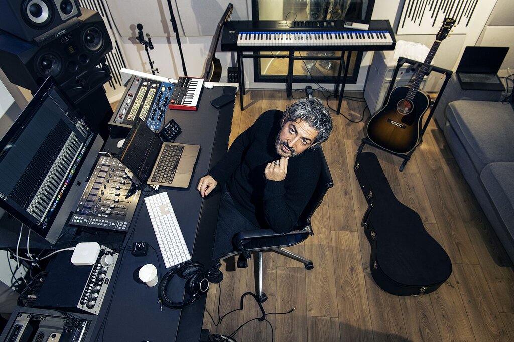 J’ai écrit pour des stars telles que Gaga, Bieber et Jennifer Lopez, un exploit unique pour un jeune auteur-compositeur français J’ai écrit pour des stars telles que Gaga, Bieber et Jennifer Lopez, un exploit unique pour un jeune auteur-compositeur français