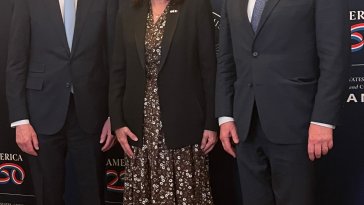 Anne Hidalgo et l’ambassadeur des États-Unis en France, Charles Kushner, lancent le programme America 250