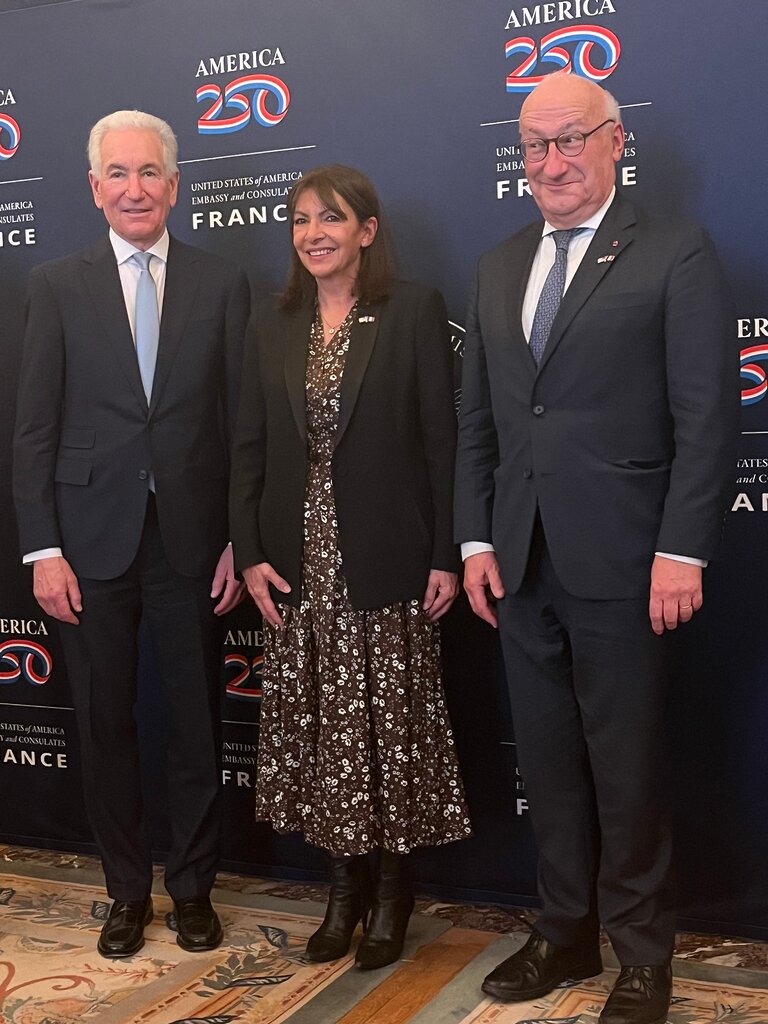 Anne Hidalgo et l’ambassadeur des États-Unis en France, Charles Kushner, lancent le programme America 250