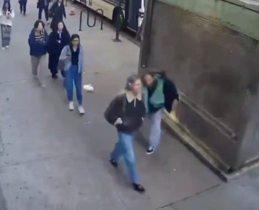 Une femme agressée sexuellement dans la rue crie à l’aide face à un récidiviste Une femme agressée sexuellement dans la rue crie à l’aide face à un récidiviste