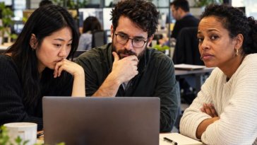 Anthropic a interrogé 1 334 salariés : ils sont plus convaincus que nous que l’IA prendra des emplois