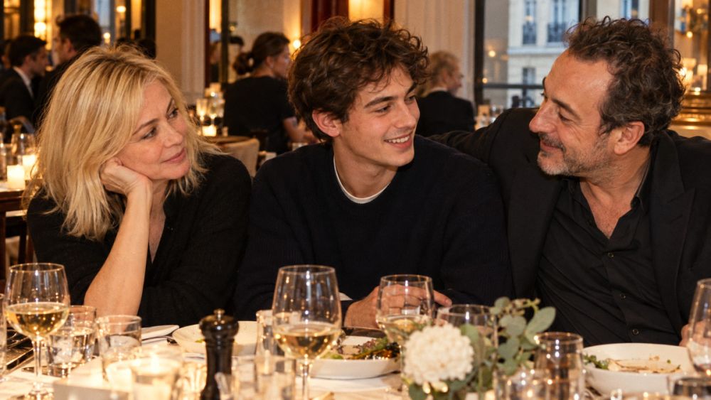 Emmanuelle Béart et Michaël Cohen partagent une soirée au restaurant en famille : leur complicité autour de leur fils saute aux yeux