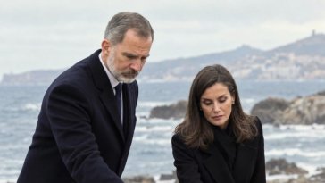 Felipe VI et Letizia d’Espagne rendent un hommage émouvant aux migrants morts à Ceuta lors d’une visite historique