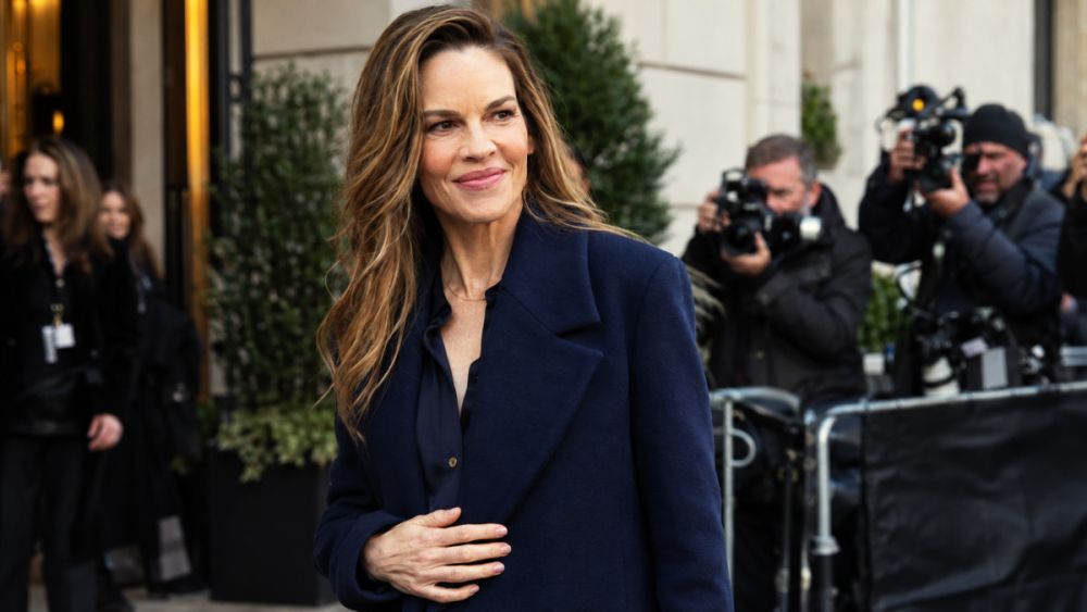 Hilary Swank annonce être enceinte pour la deuxième fois à 52 ans Hilary Swank annonce être enceinte pour la deuxième fois à 52 ans