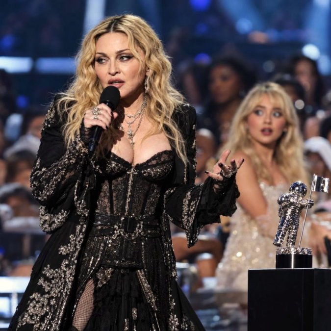 Madonna voit ses discours aux VMA déraper : elle oublie son trophée et vise Sabrina Carpenter Madonna voit ses discours aux VMA déraper : elle oublie son trophée et vise Sabrina Carpenter