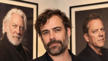 Murder in a Small Town : le héros de la série de M6+ a un père et un demi-frère très célèbres