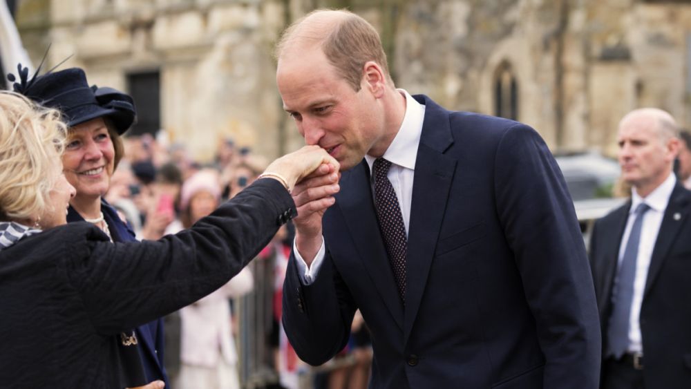 Le prince William fait le buzz avec ses gestes » ringards » : » il ne se place jamais au-dessus de personne « Le prince William fait le buzz avec ses gestes » ringards » : » il ne se place jamais au-dessus de personne «