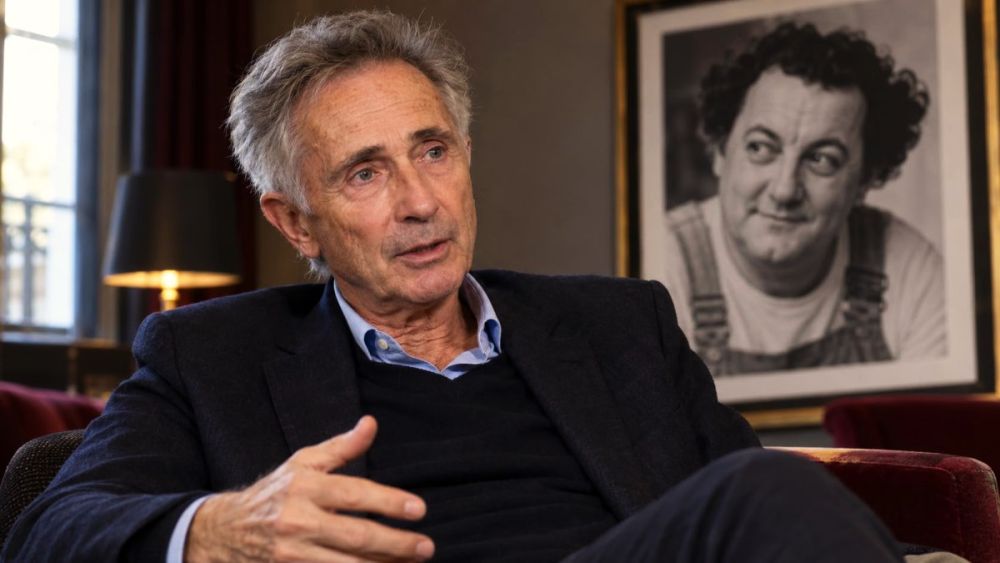 Thierry Lhermitte évoque ses soirées chez Coluche : » ça fatiguait son épouse « Thierry Lhermitte évoque ses soirées chez Coluche : » ça fatiguait son épouse «