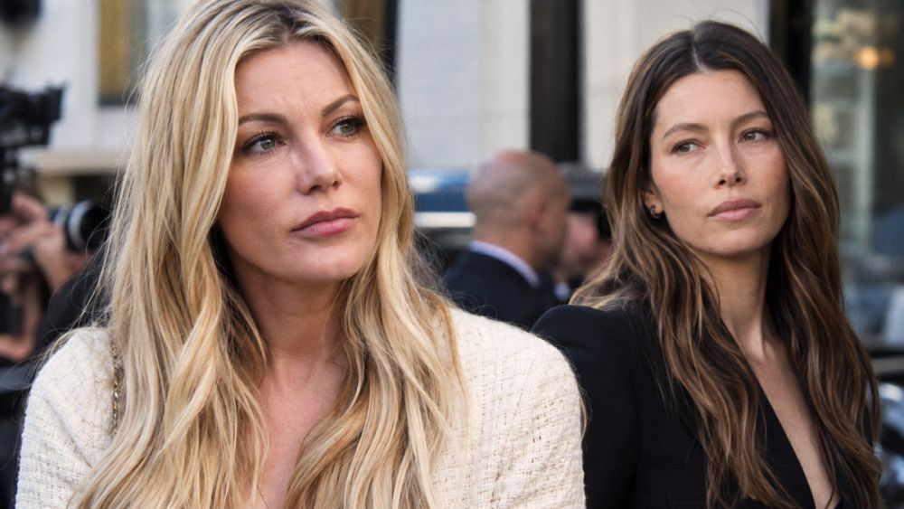 La veuve de Hugh Hefner demande à Jessica Biel d’abandonner le film Playboy et dénonce des violences présumées